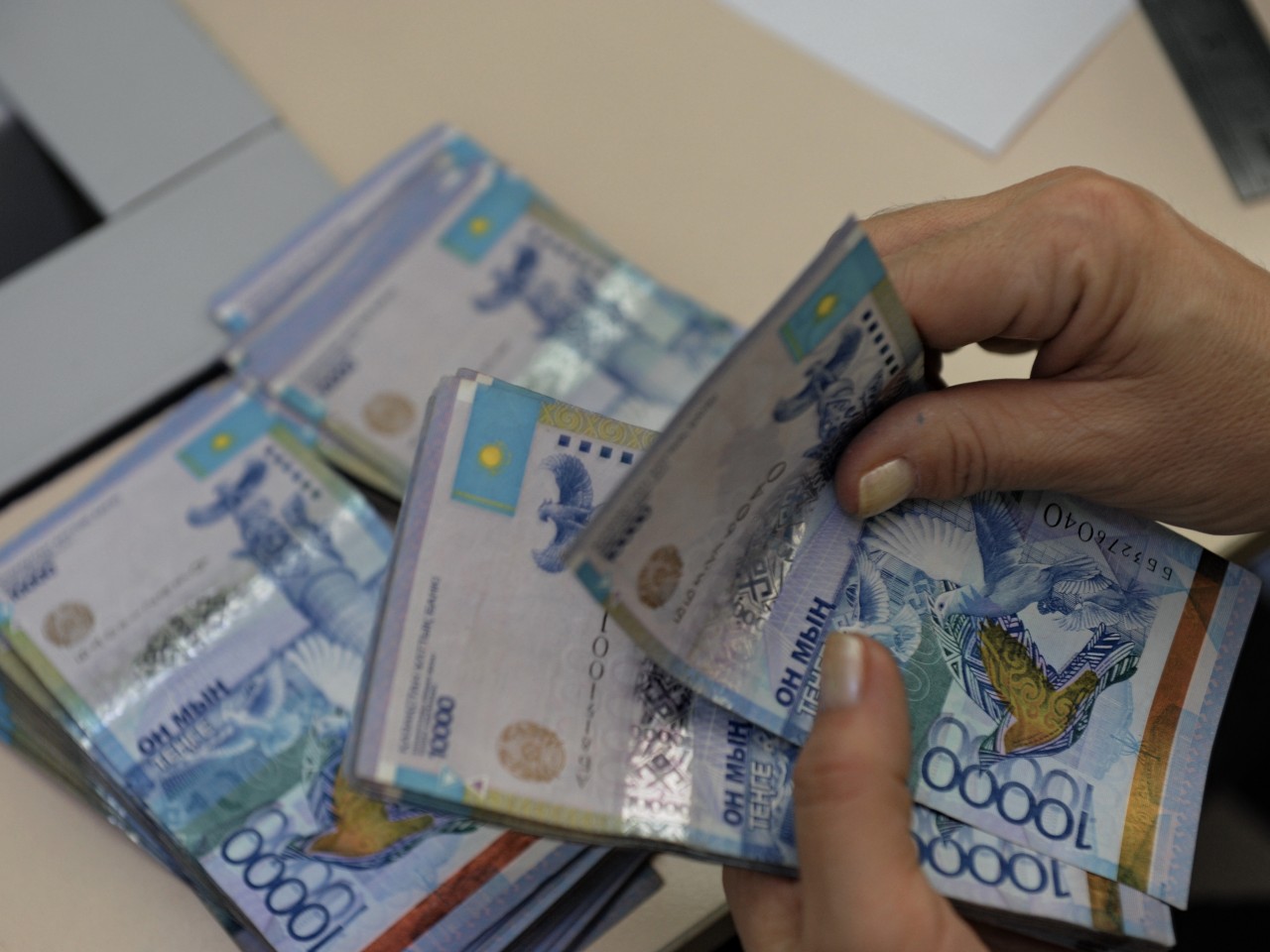 Наличные деньги Казахстан