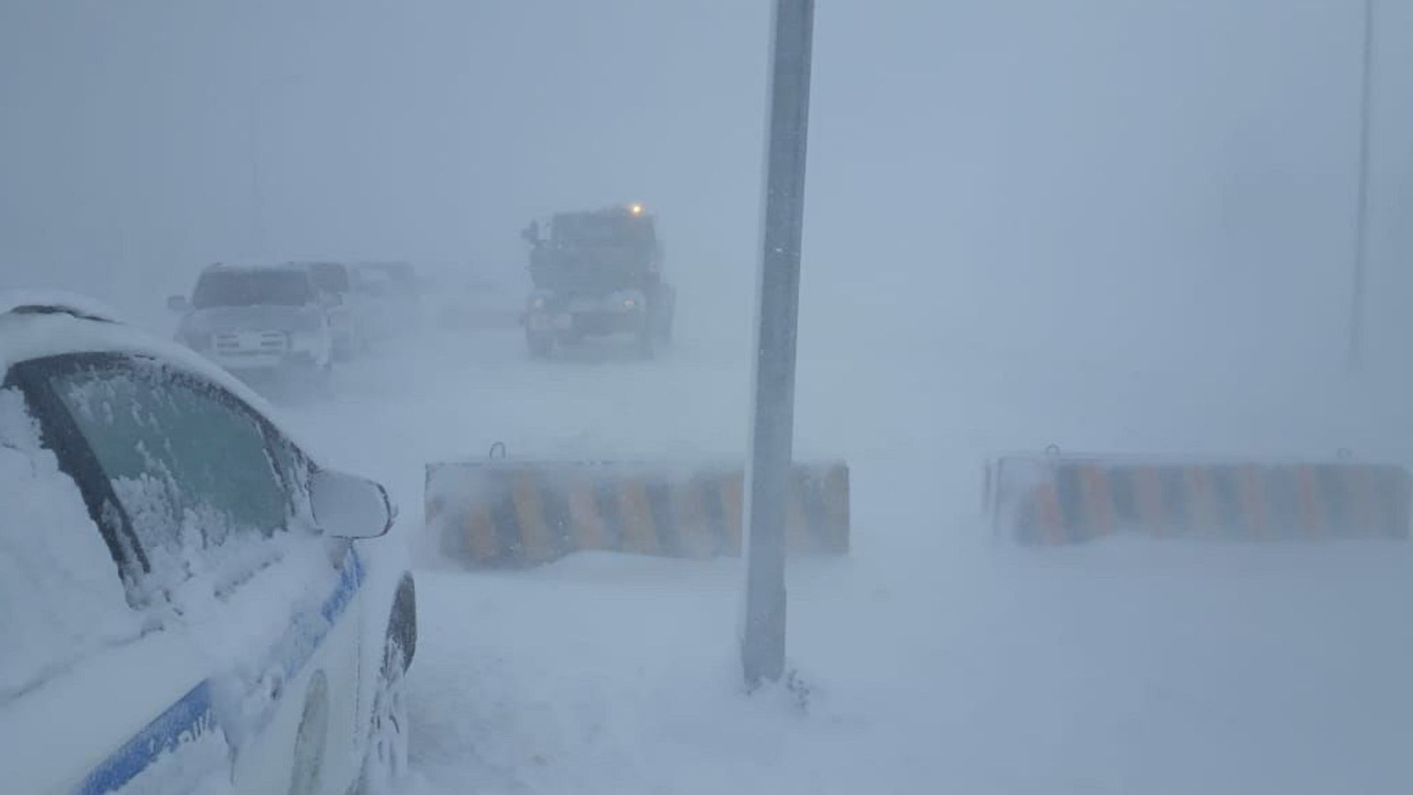 Погода в костанае на 14. Костанай снега. Сильные заносы на дорогах в Казахстане Кустанайская область. Пурга в тундре картинка. Буран погода.