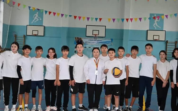 Порно жалап анал бетке отырды Порнодағы Эрика Кишинев пен Гобозов