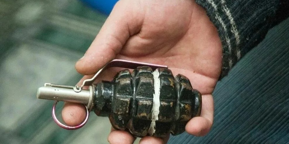 Посетителей с гранатой в руках пропускали в школы Костаная - Басты ...